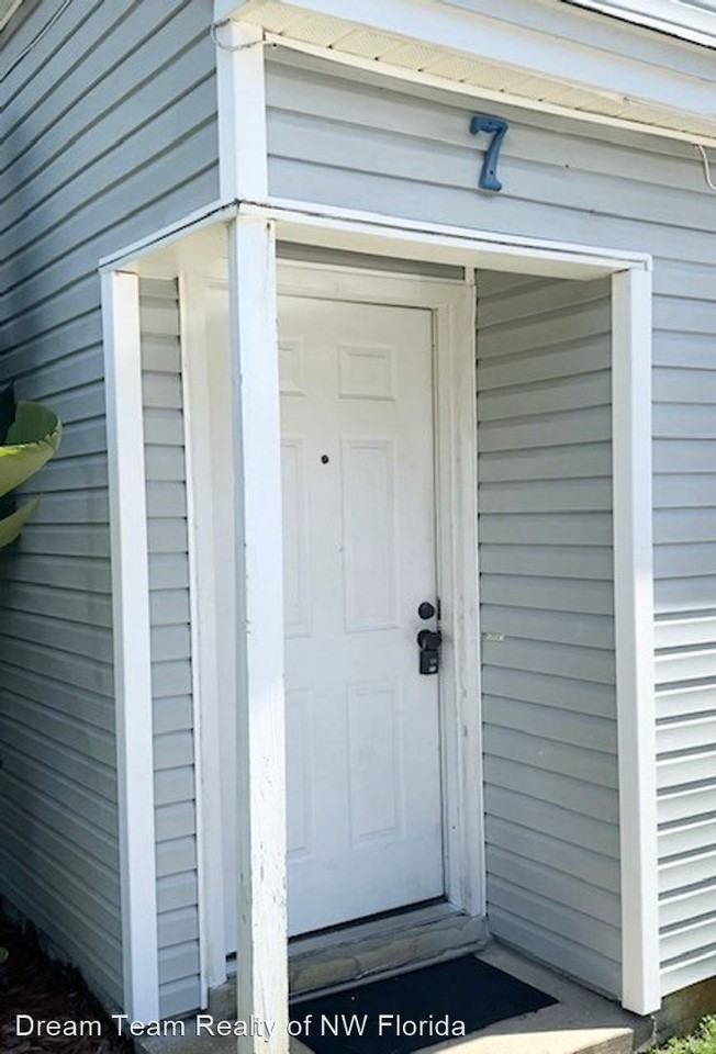 Park Place Condo 31 Park Circle SE #7 - Photo 2 of 32