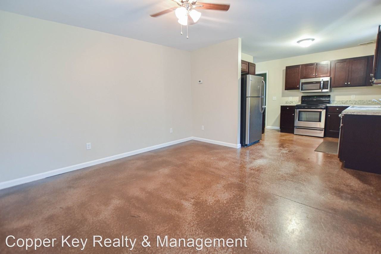 308 E Railroad Street - Photo 2 of 10