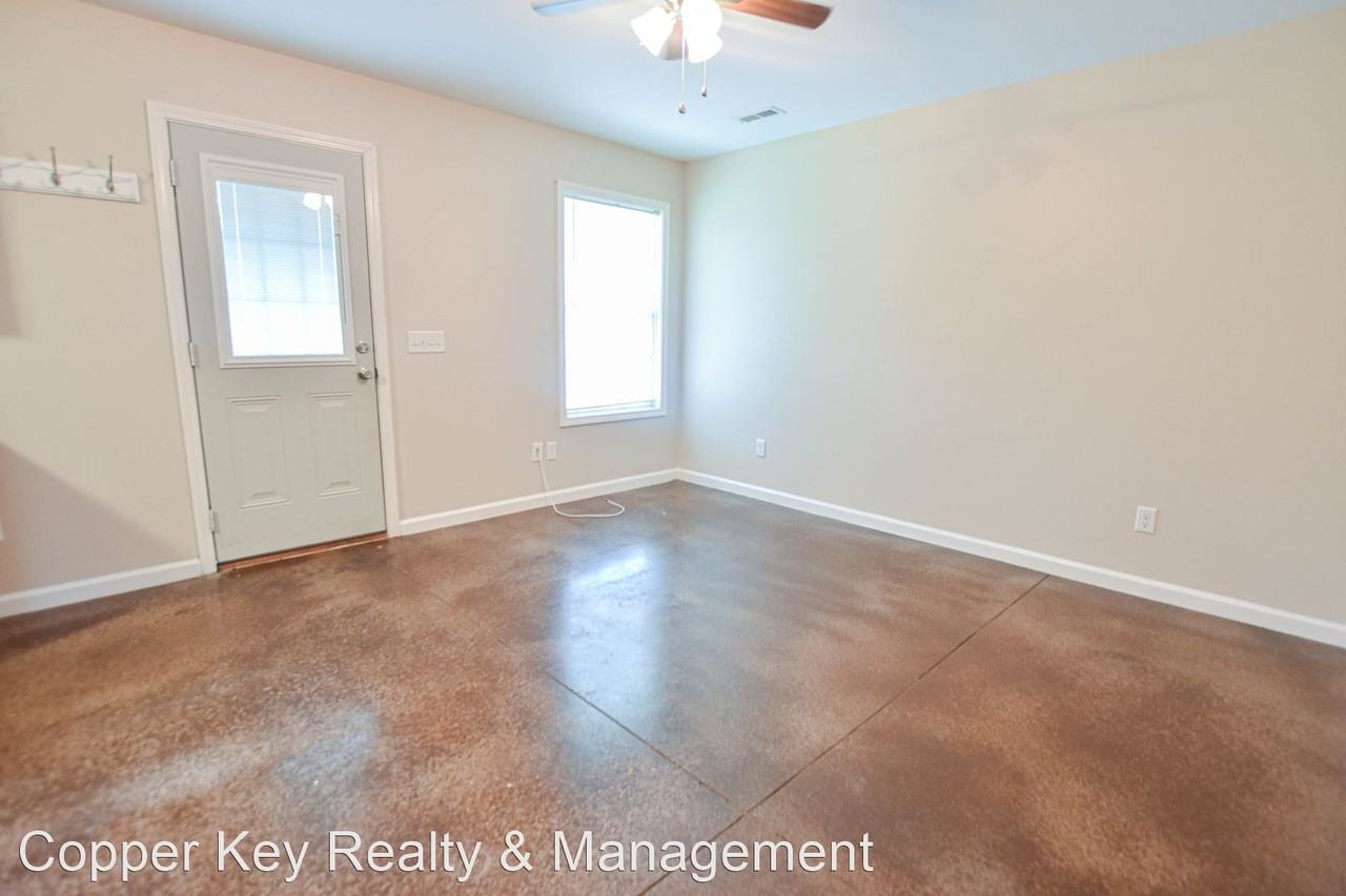 308 E Railroad Street - Photo 3 of 10