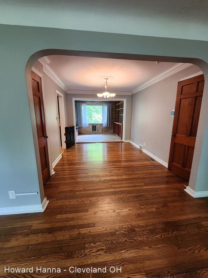 28399 Pike Dr - Photo 3 of 50