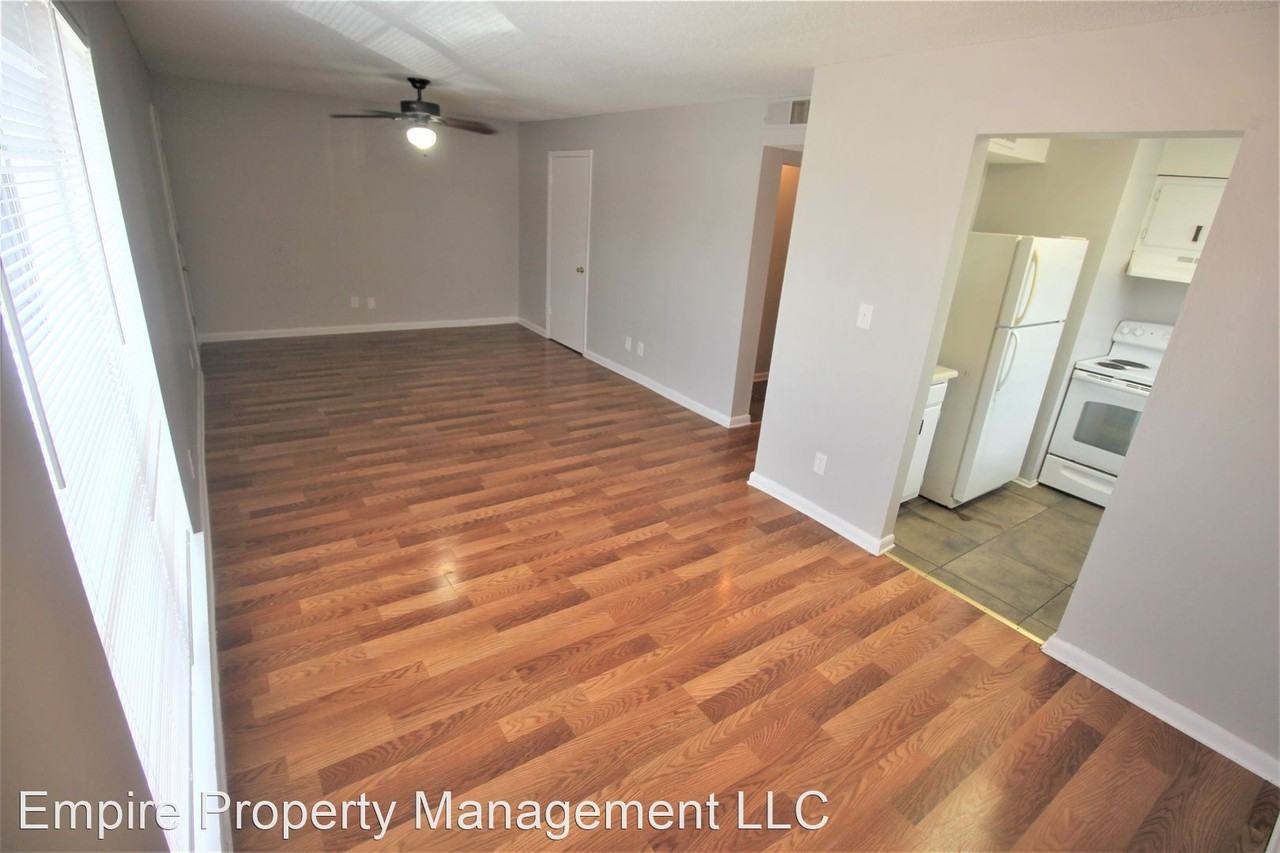 2218 Jonathan Dr - Photo 2 of 8