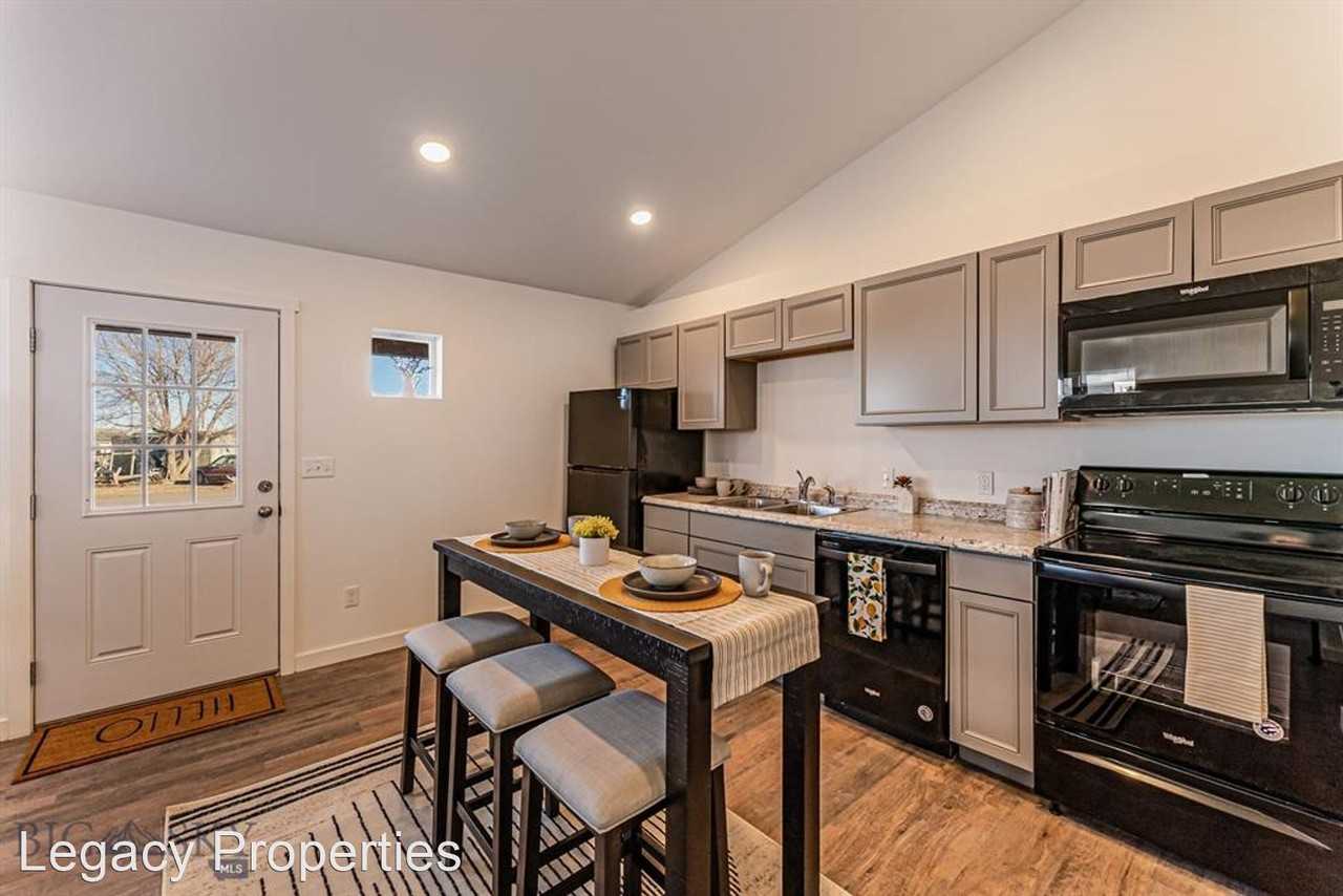 411 Miles - Photo 3 of 15