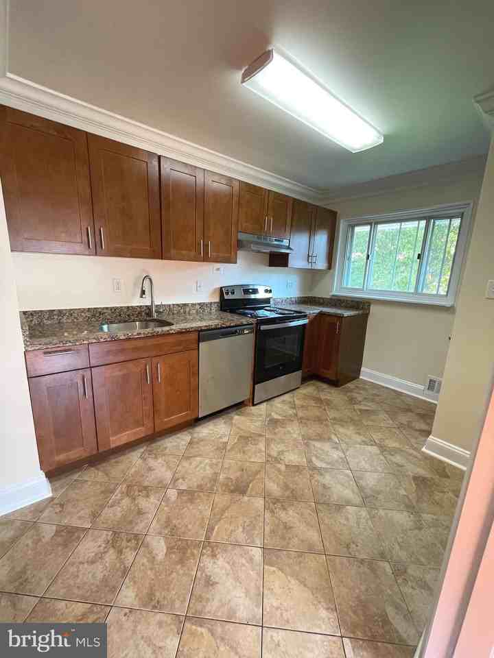 6310 Yosemite Dr - Photo 2 of 21