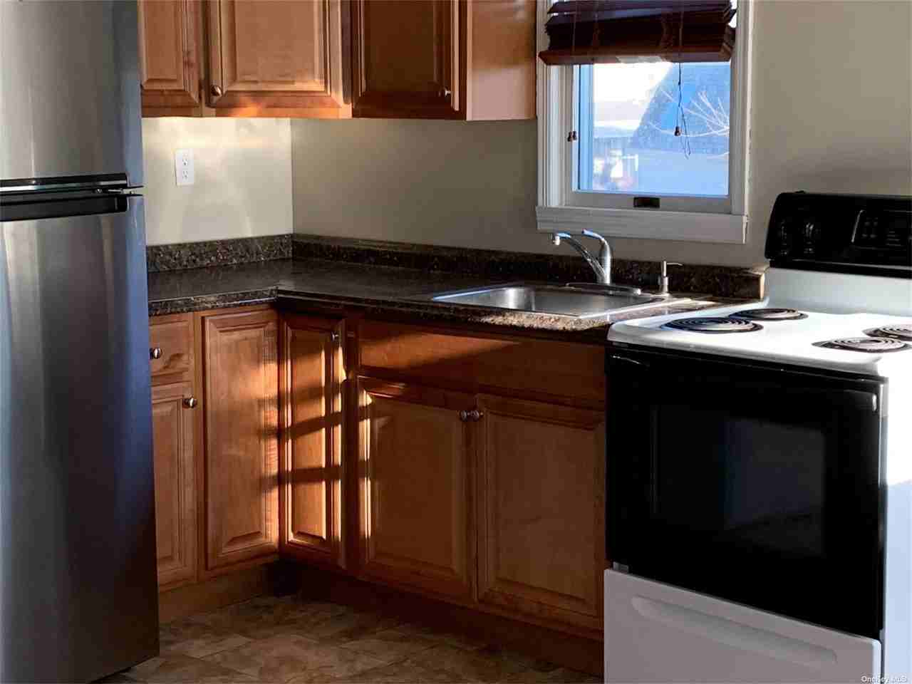 230 Grant Ave - Photo 3 of 17