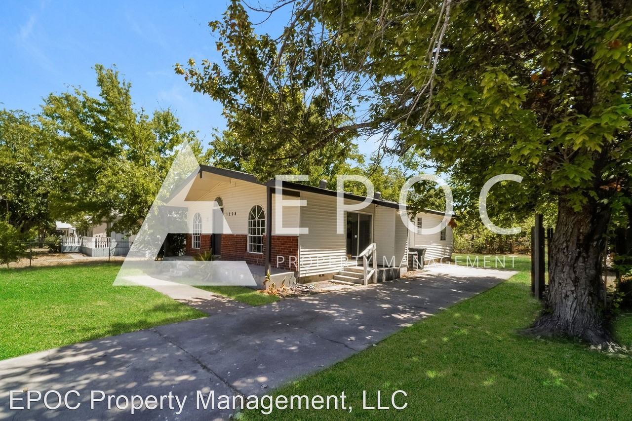 1208 Karen Dr - Photo 2 of 16