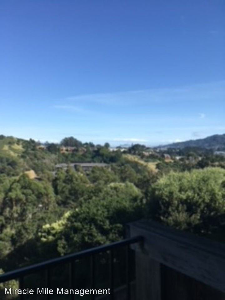 560 Seaver Dr - Photo 2 of 18