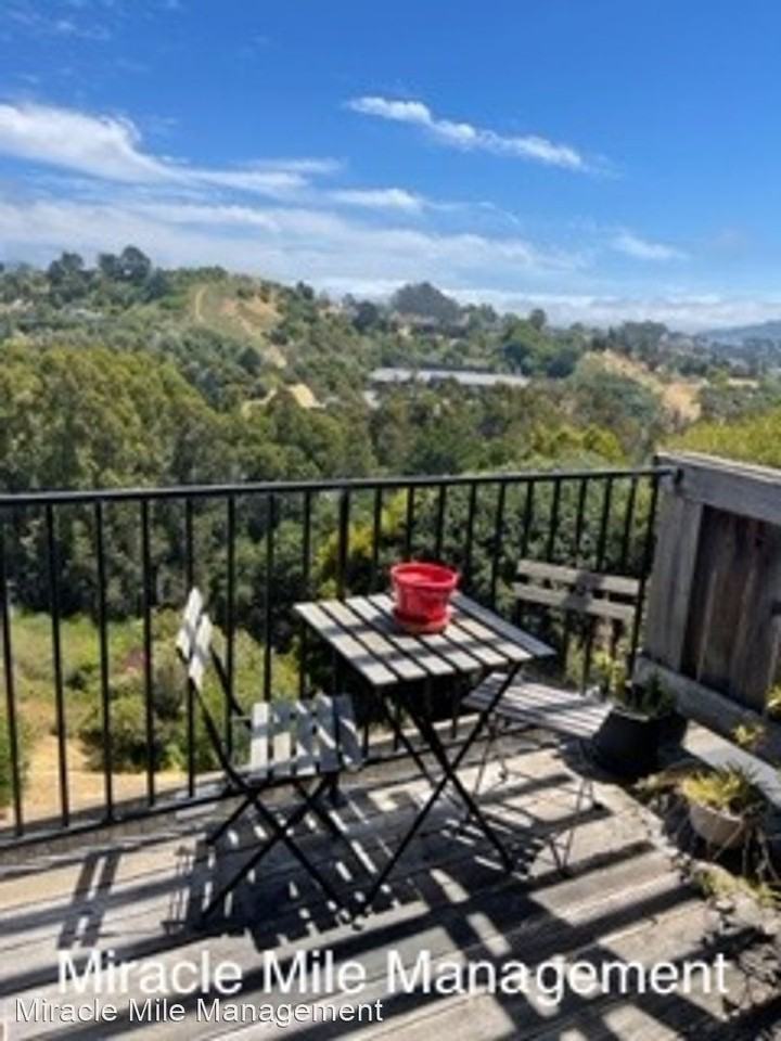 560 Seaver Dr - Photo 3 of 18