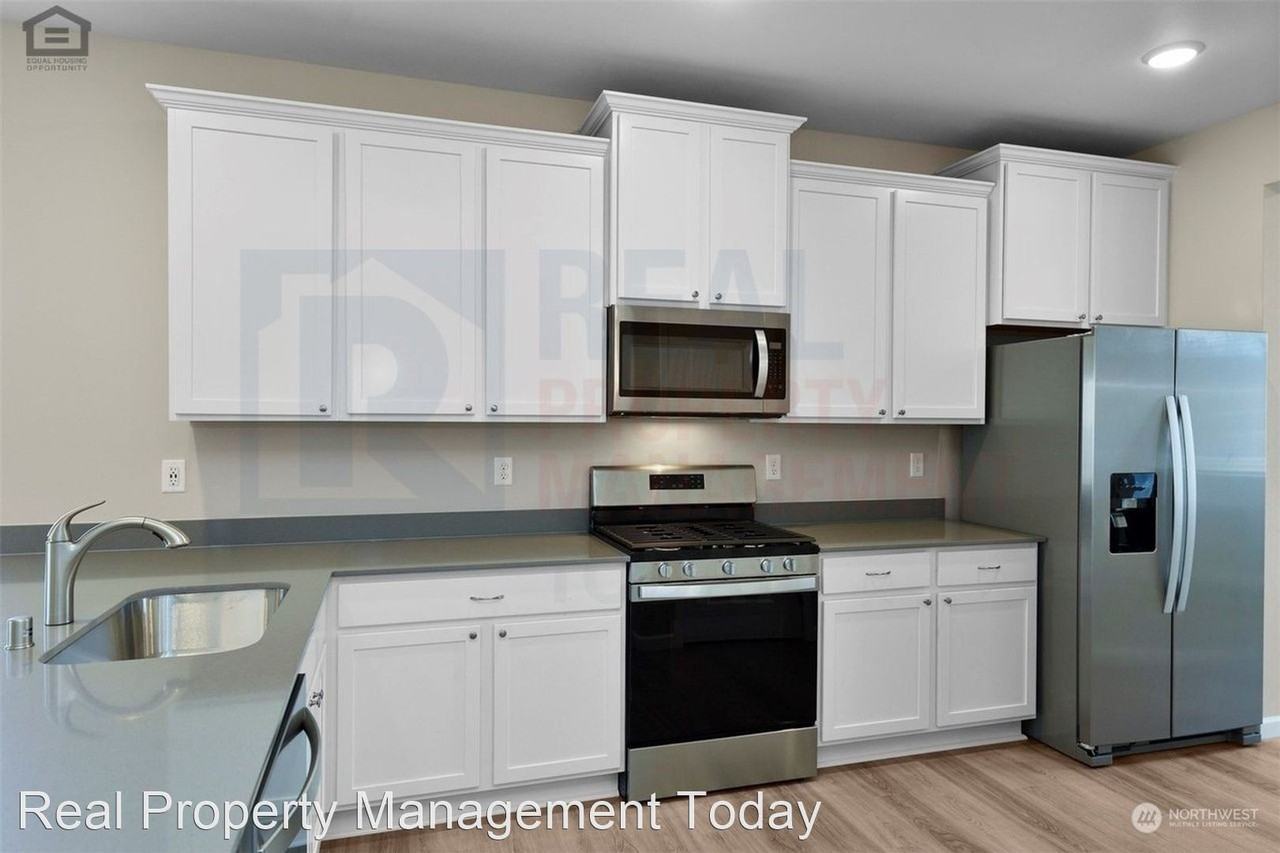 520 Tanner Ave - Photo 2 of 9