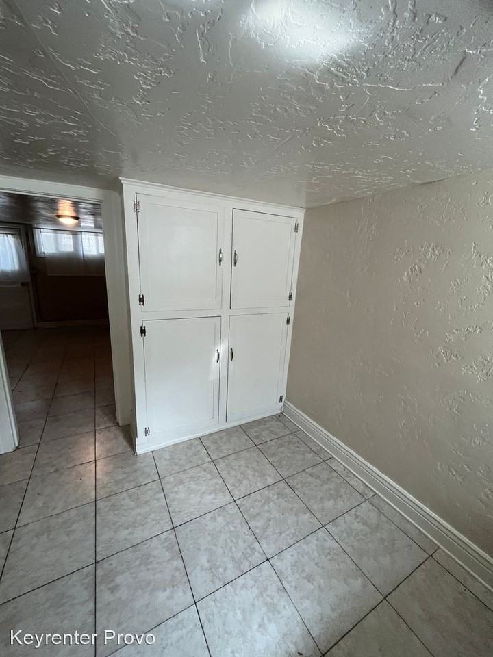 330 W 200 S - Photo 3 of 11