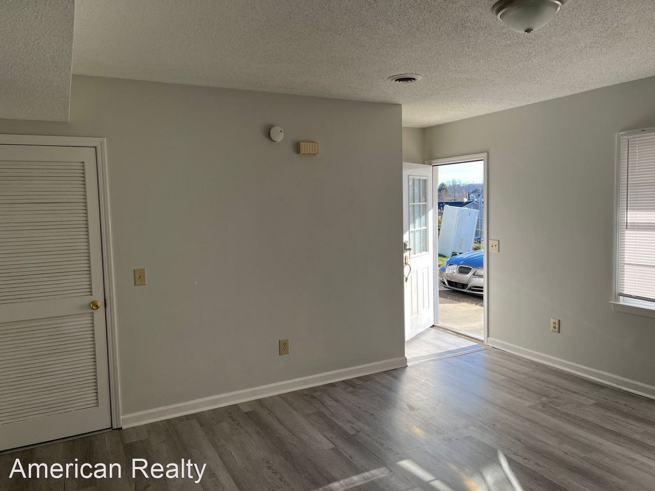 146 Berrywood Ln - Photo 3 of 17