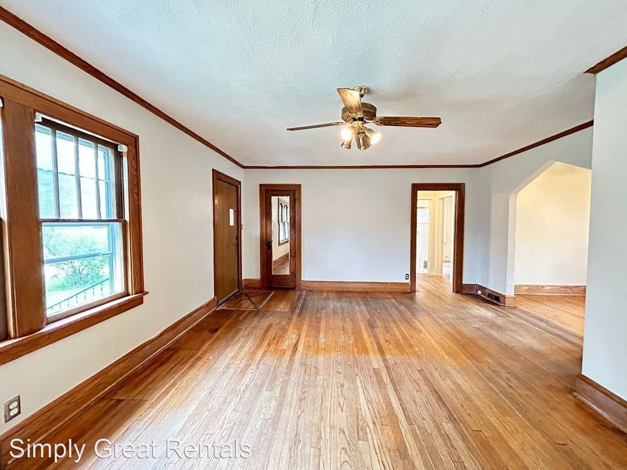 1632 47th St - Photo 2 of 26