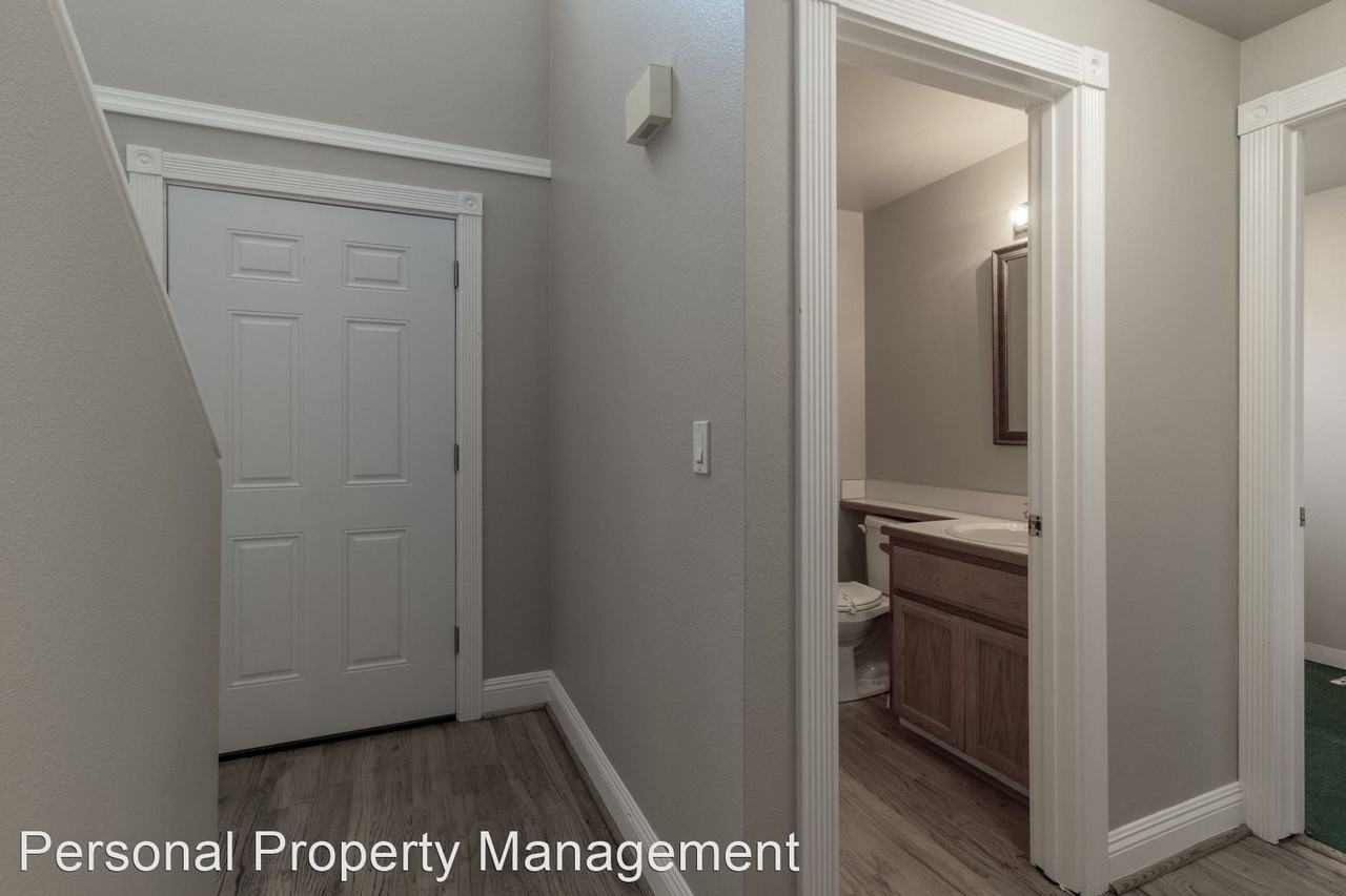 9516 Ne 136th Ave - Photo 2 of 27