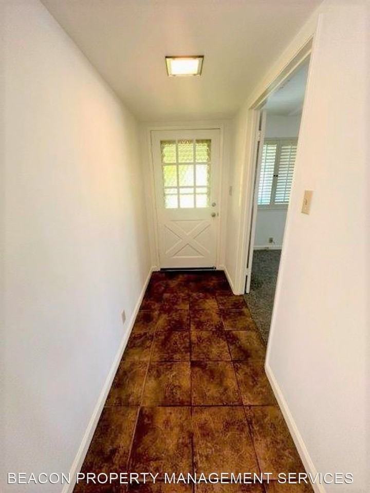 2136 W Elm St - Photo 3 of 47