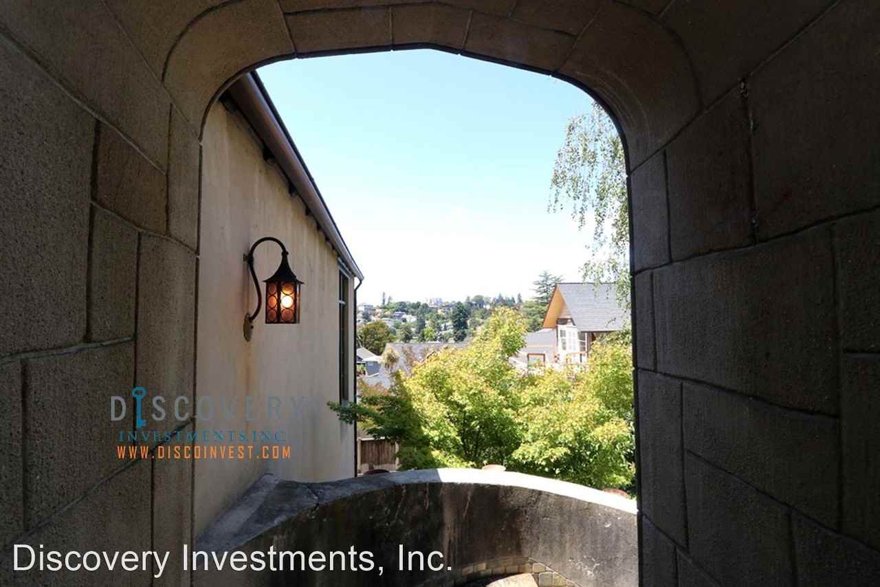 523 Boulevard Way - Photo 2 of 23