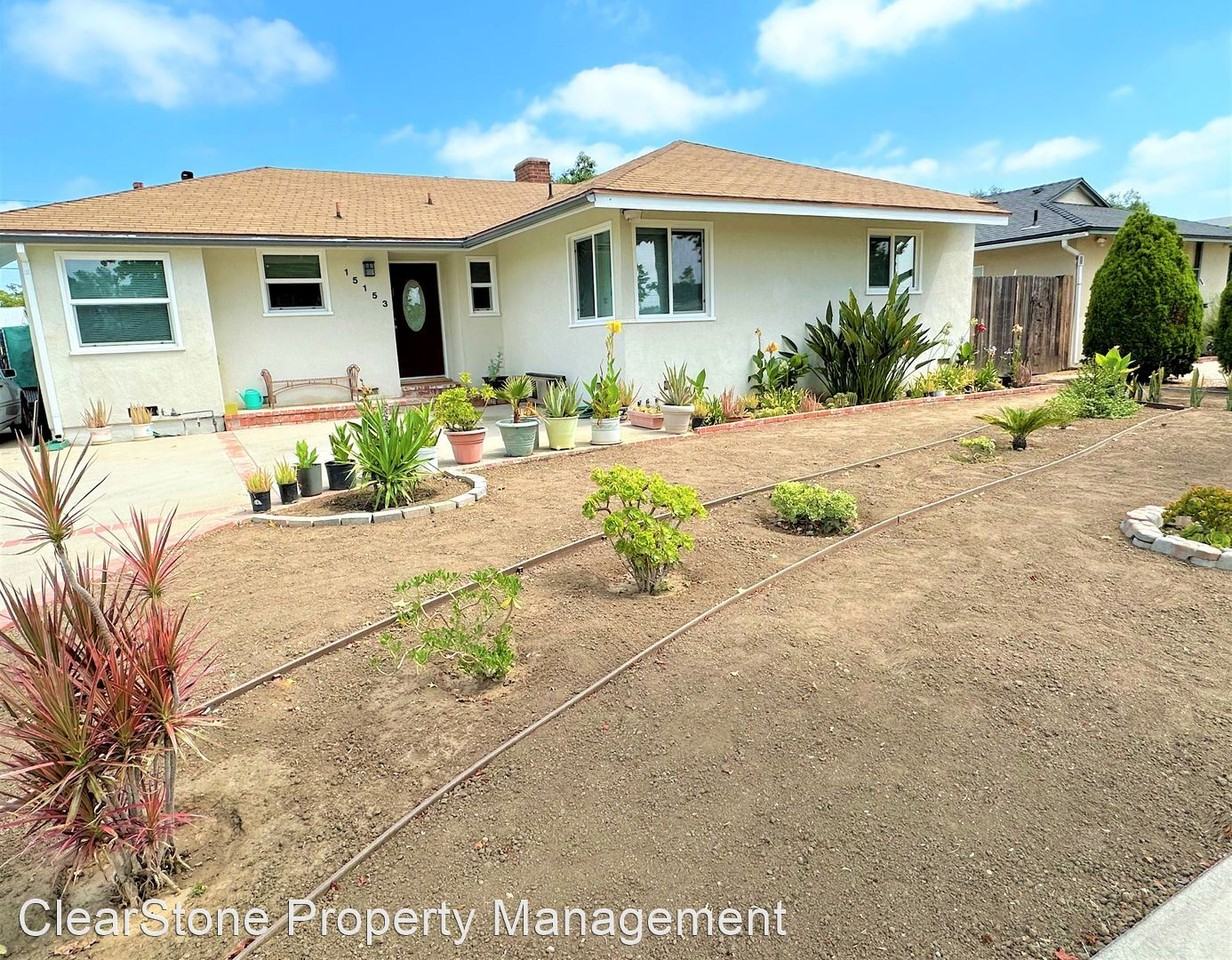 15153 Hiawatha St - Photo 2 of 19