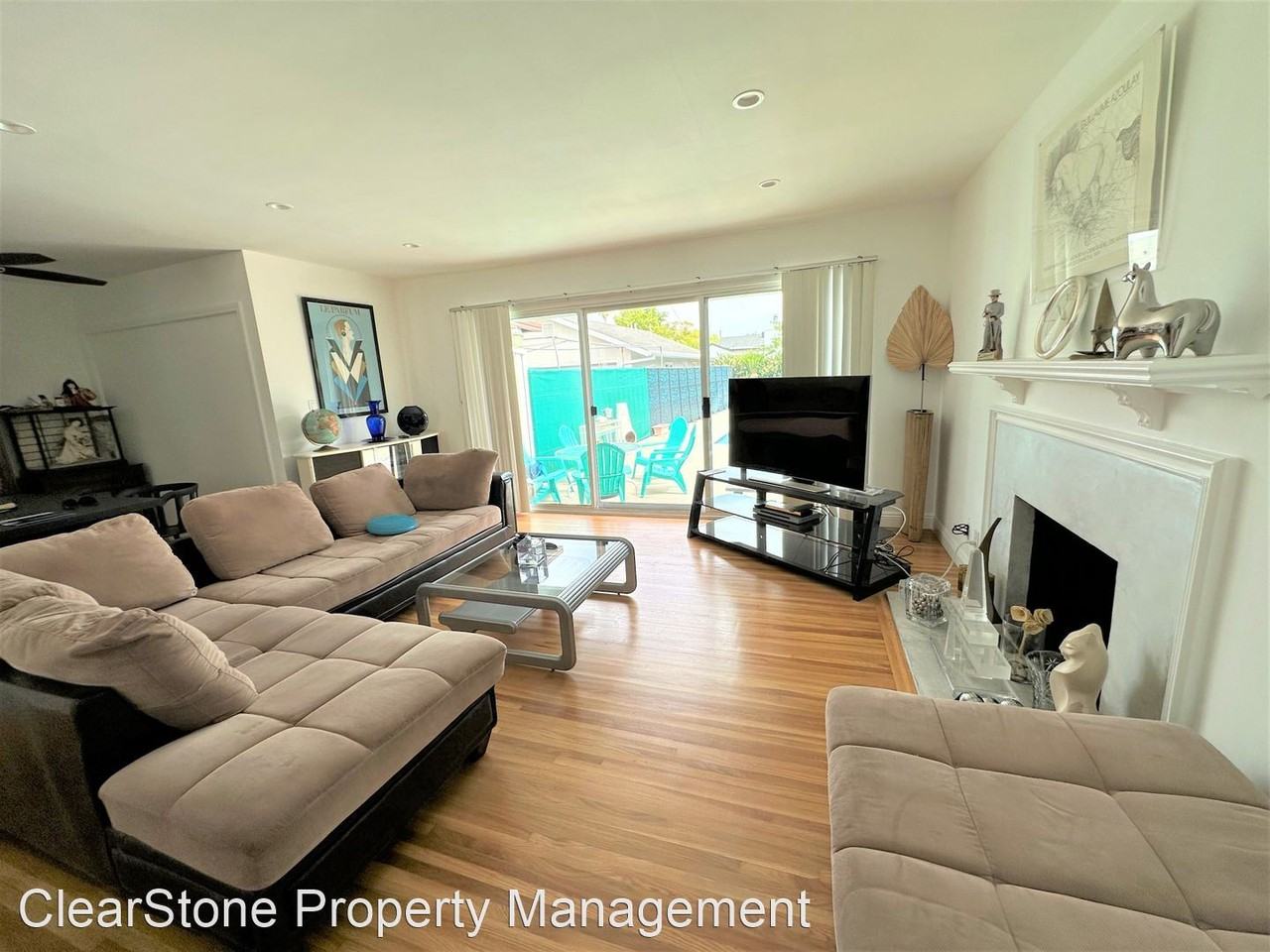 15153 Hiawatha St - Photo 3 of 19