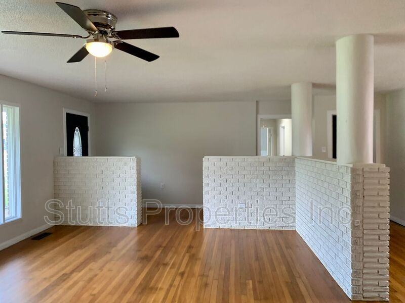 1504 Frey Ave - Photo 3 of 13