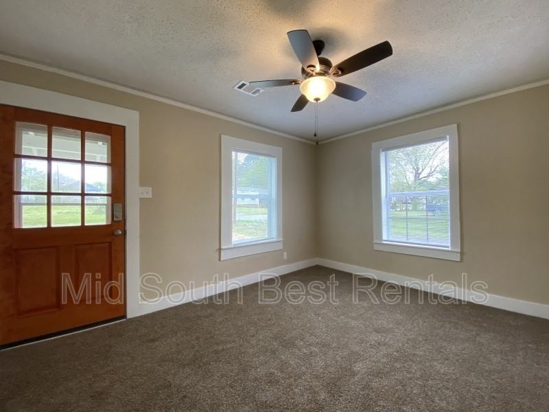 1601 Geyer St - Photo 2 of 8