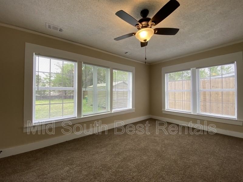 1601 Geyer St - Photo 4 of 8