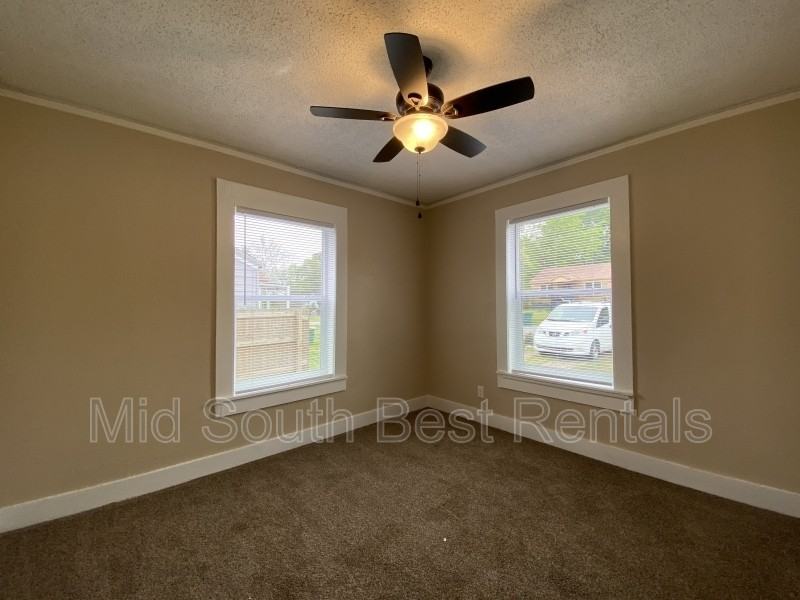 1601 Geyer St - Photo 5 of 8