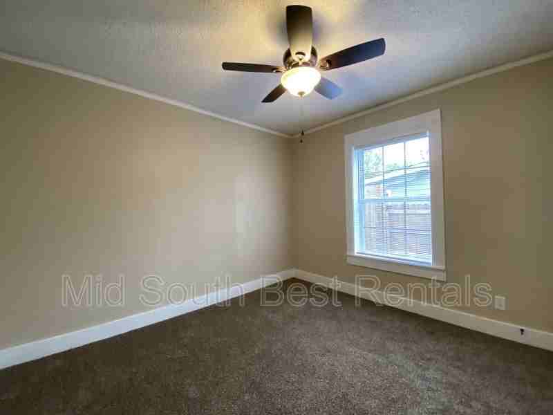 1601 Geyer St - Photo 6 of 8