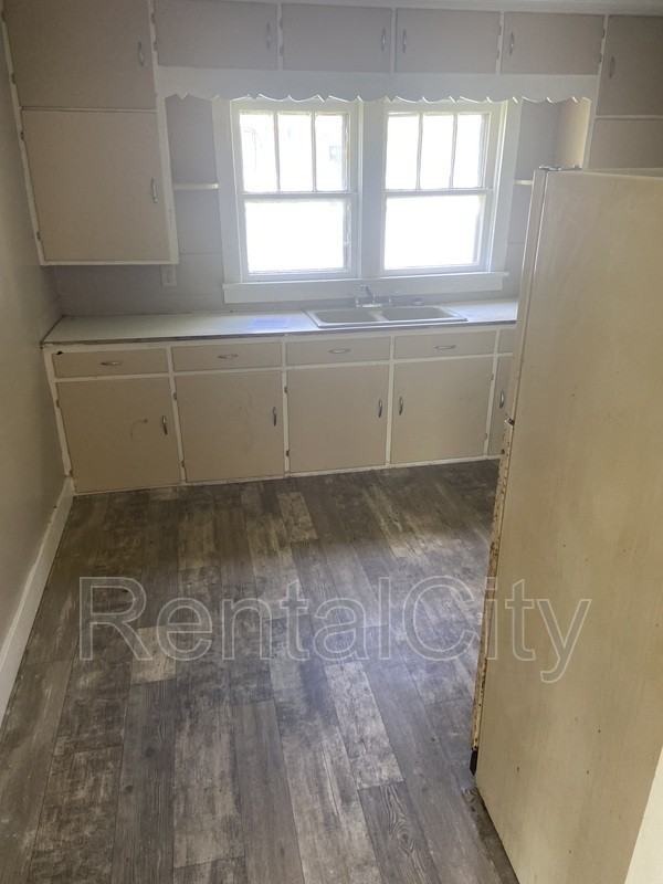 1610 E Wheeler St - Photo 3 of 5