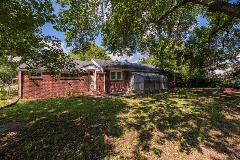 321 Se 10th St - Photo 2 of 25
