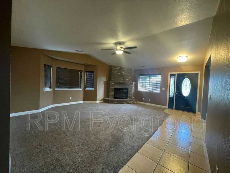 2387 W Roby Ave - Photo 3 of 18