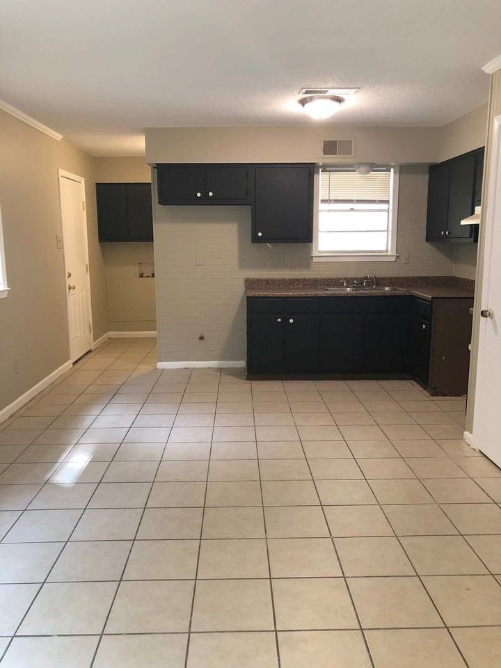 5091 Breckenwood Dr - Photo 4 of 15