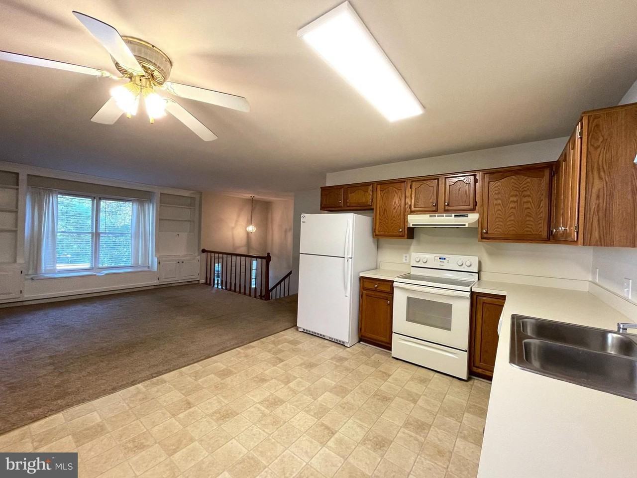 10203 Gayle Ct - Photo 3 of 4