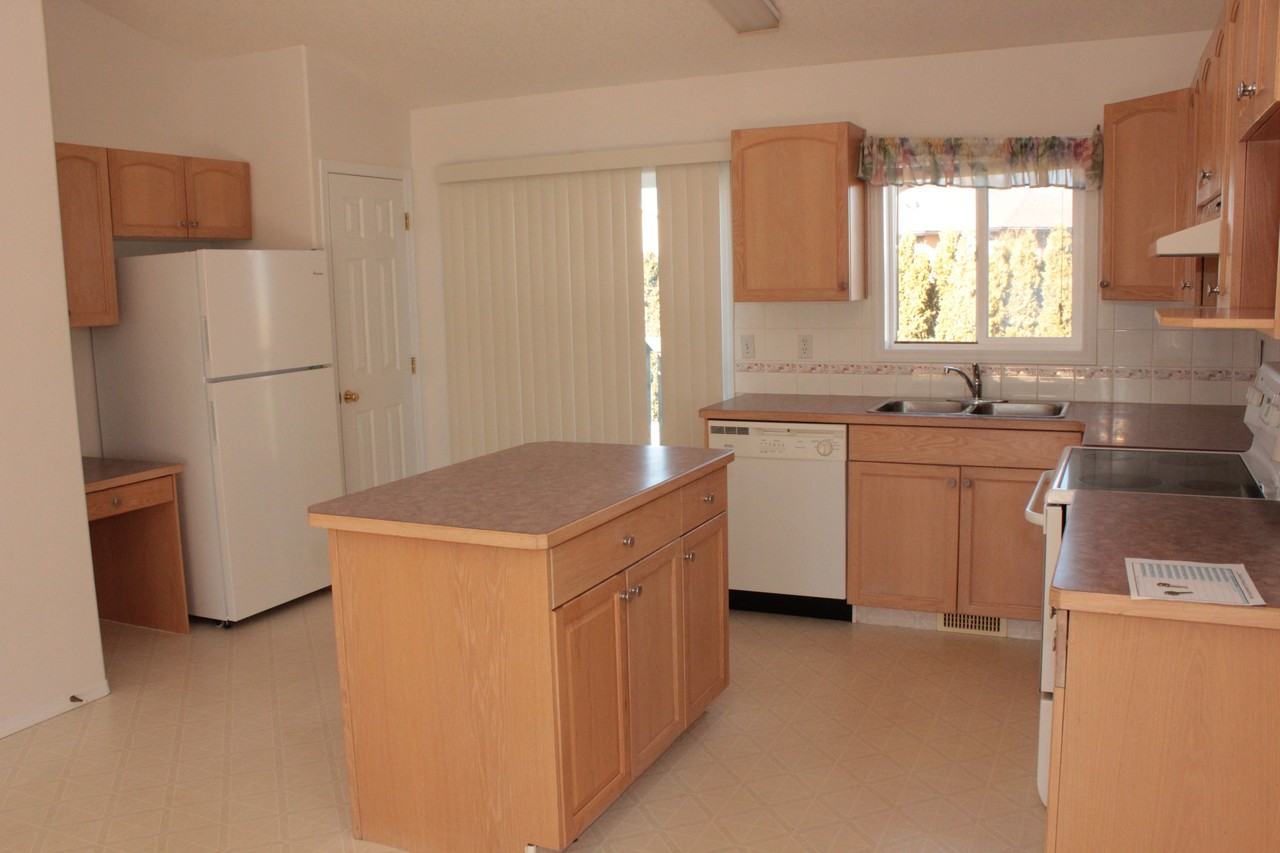 31 Fairmont Gate S - Photo 2 of 13