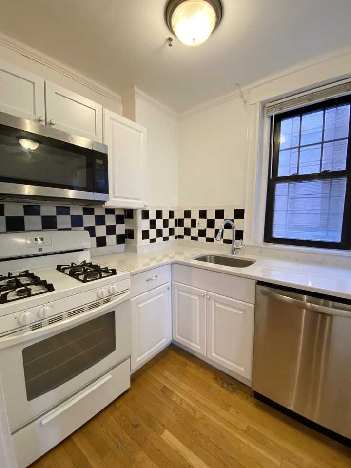 122 Riverway #4 - Photo 6 of 10