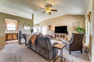 1302 N Glancey St - Photo 2 of 20