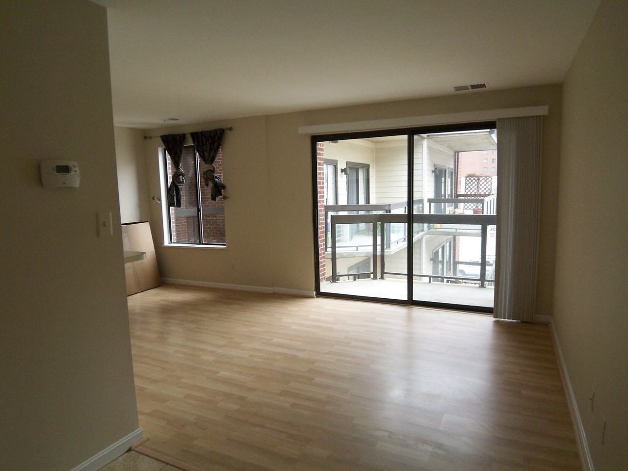 1020 N Stafford St - Photo 4 of 7