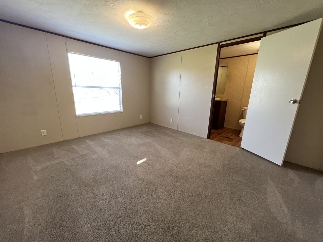 5385 Morris St - Photo 3 of 11