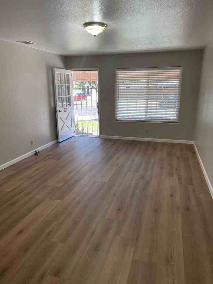 39580 Eric St - Photo 2 of 18