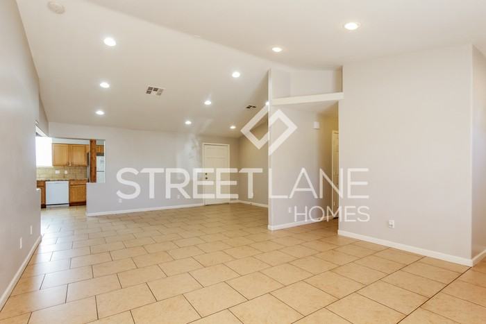 6101 N 32nd Dr - Photo 3 of 16