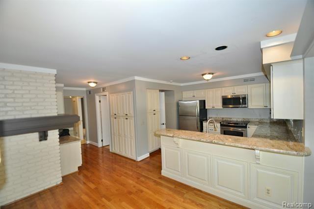 6081 Dunmore Dr - Photo 2 of 24