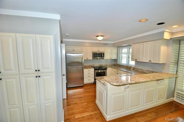 6081 Dunmore Dr - Photo 3 of 24