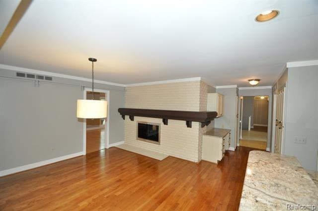 6081 Dunmore Dr - Photo 6 of 24