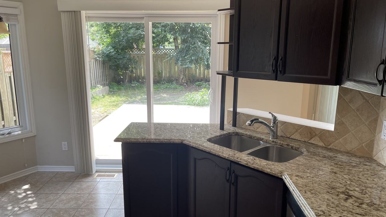 9 Rue MarcelChaput, Gatineau, QC J9A 3A9 3 Bedroom House for 2,600