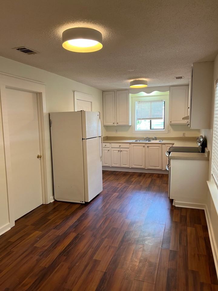 35 Bay Breeze Dr #1 - Photo 3 of 10