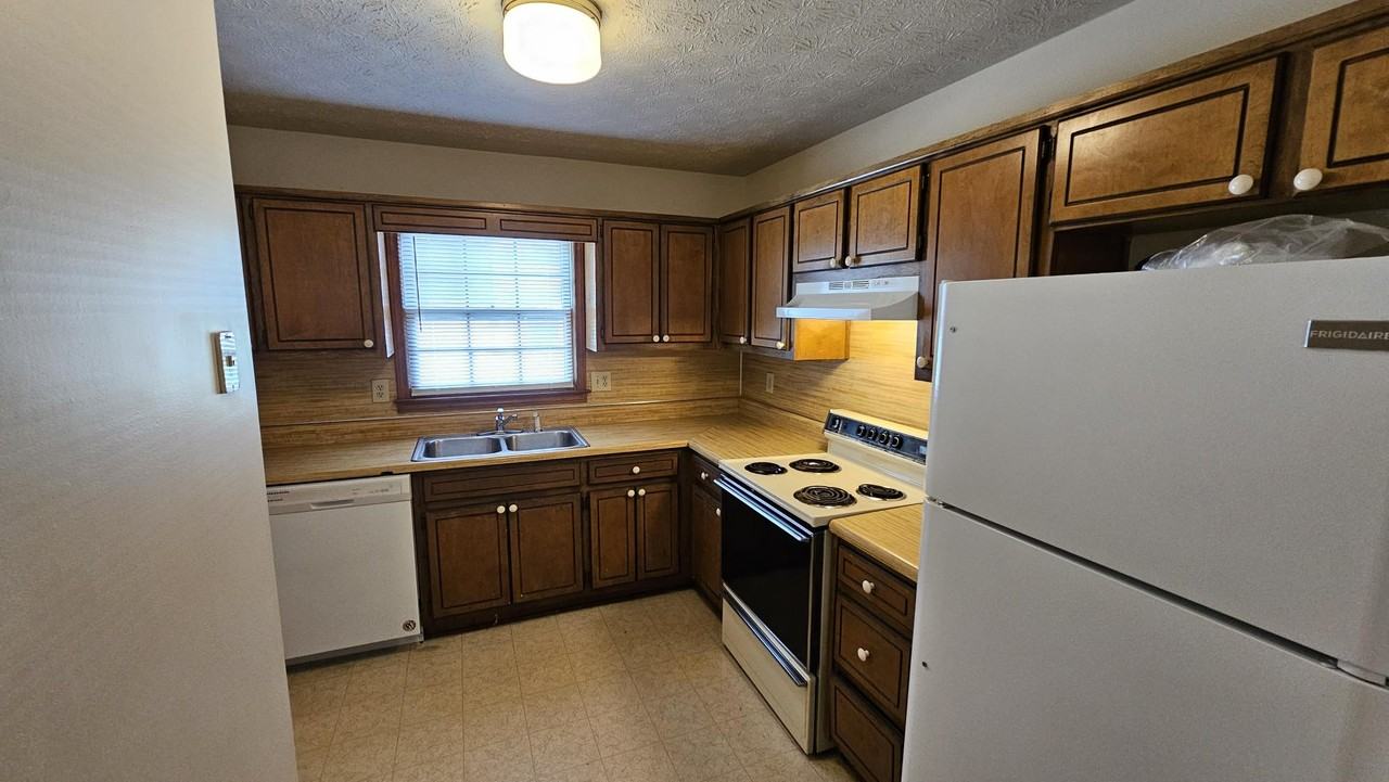 1707 Riverside Ct Ne #1707 - Photo 3 of 14