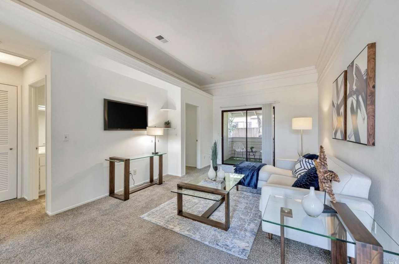 3 Picadilly Ct - Photo 3 of 11