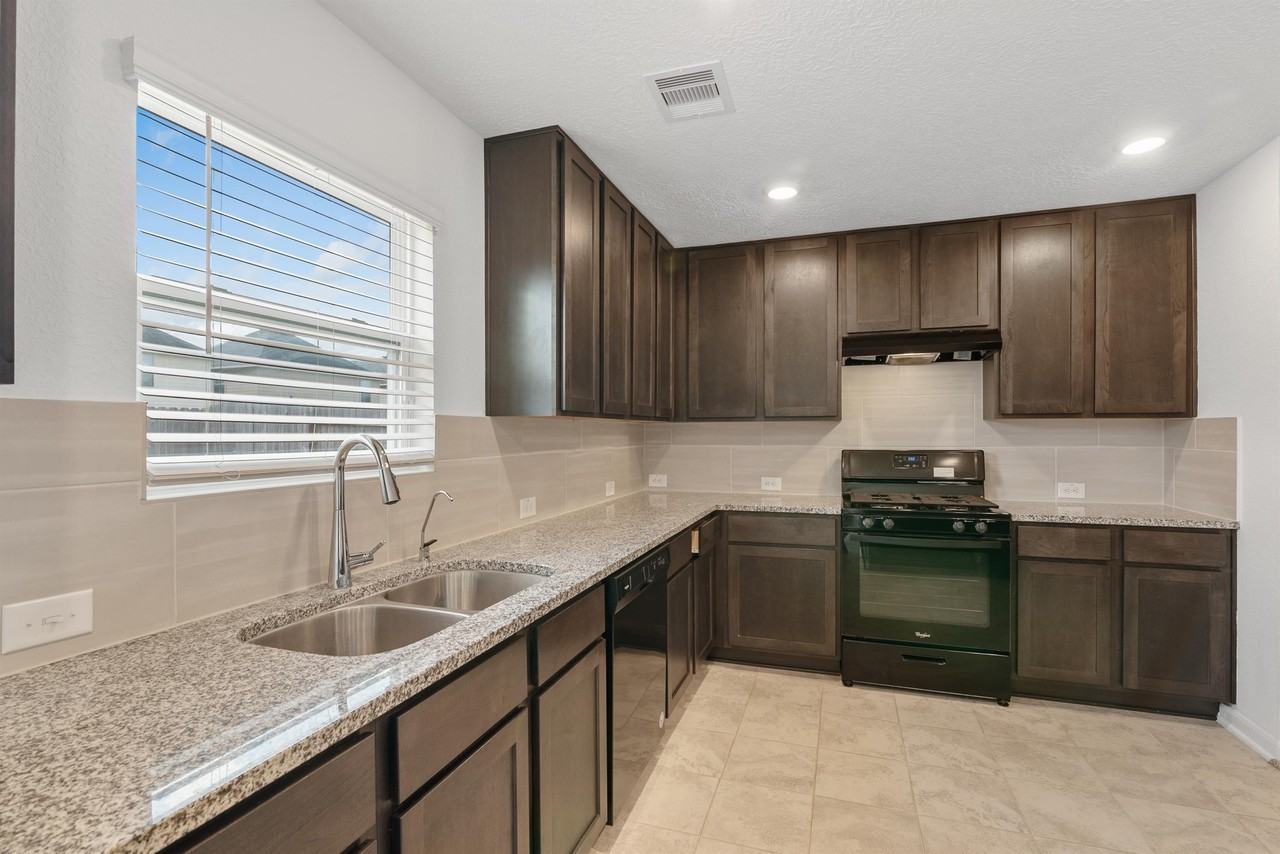 647 Ash Mill Dr #1 - Photo 7 of 22