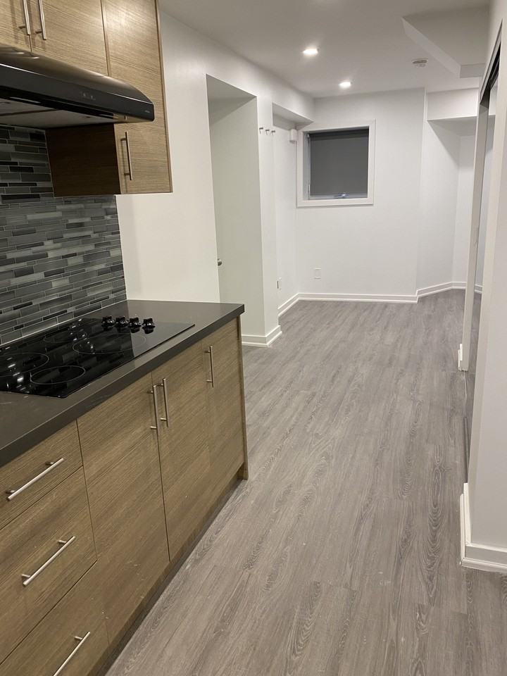 302 Bathurst Street - Photo 2 of 5