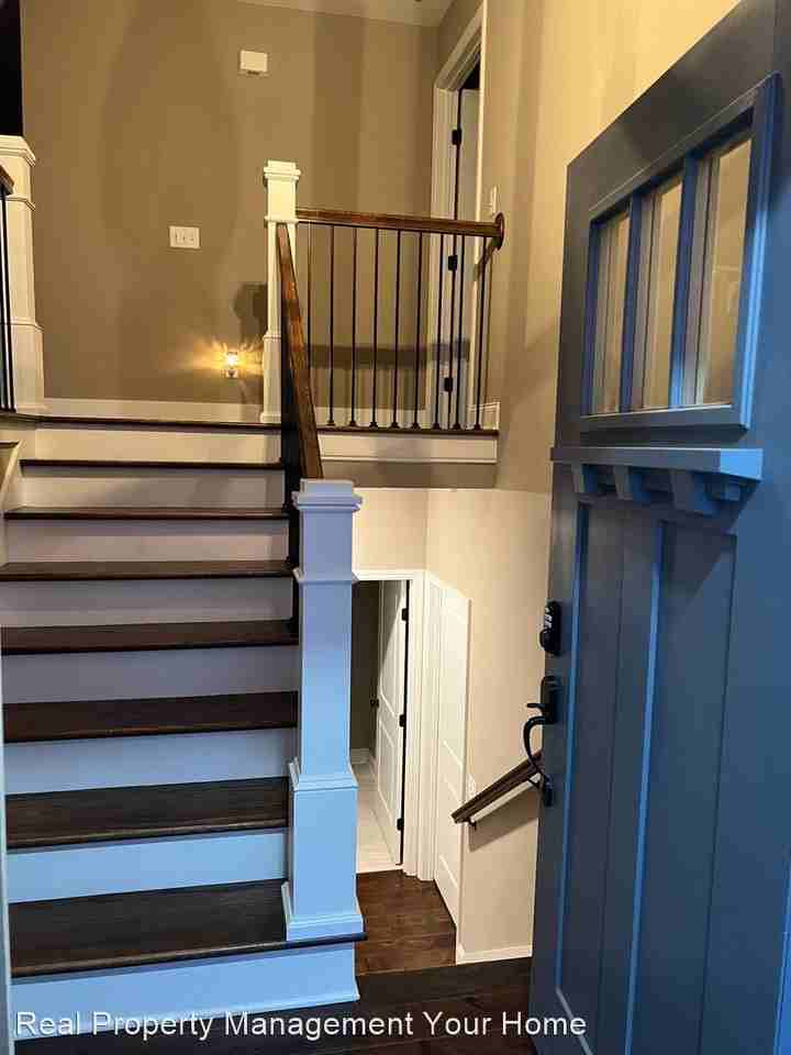 6558 Frankfurt Rd - Photo 2 of 43