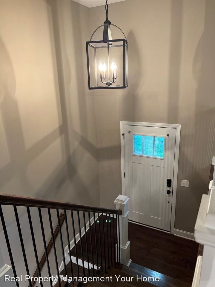 6558 Frankfurt Rd - Photo 3 of 43