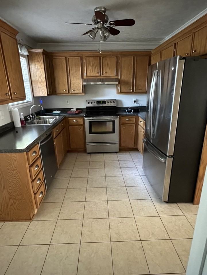 140 Hampton Cir #NA - Photo 3 of 18