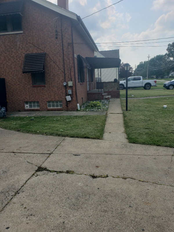 1 Holland Rd - Photo 3 of 34